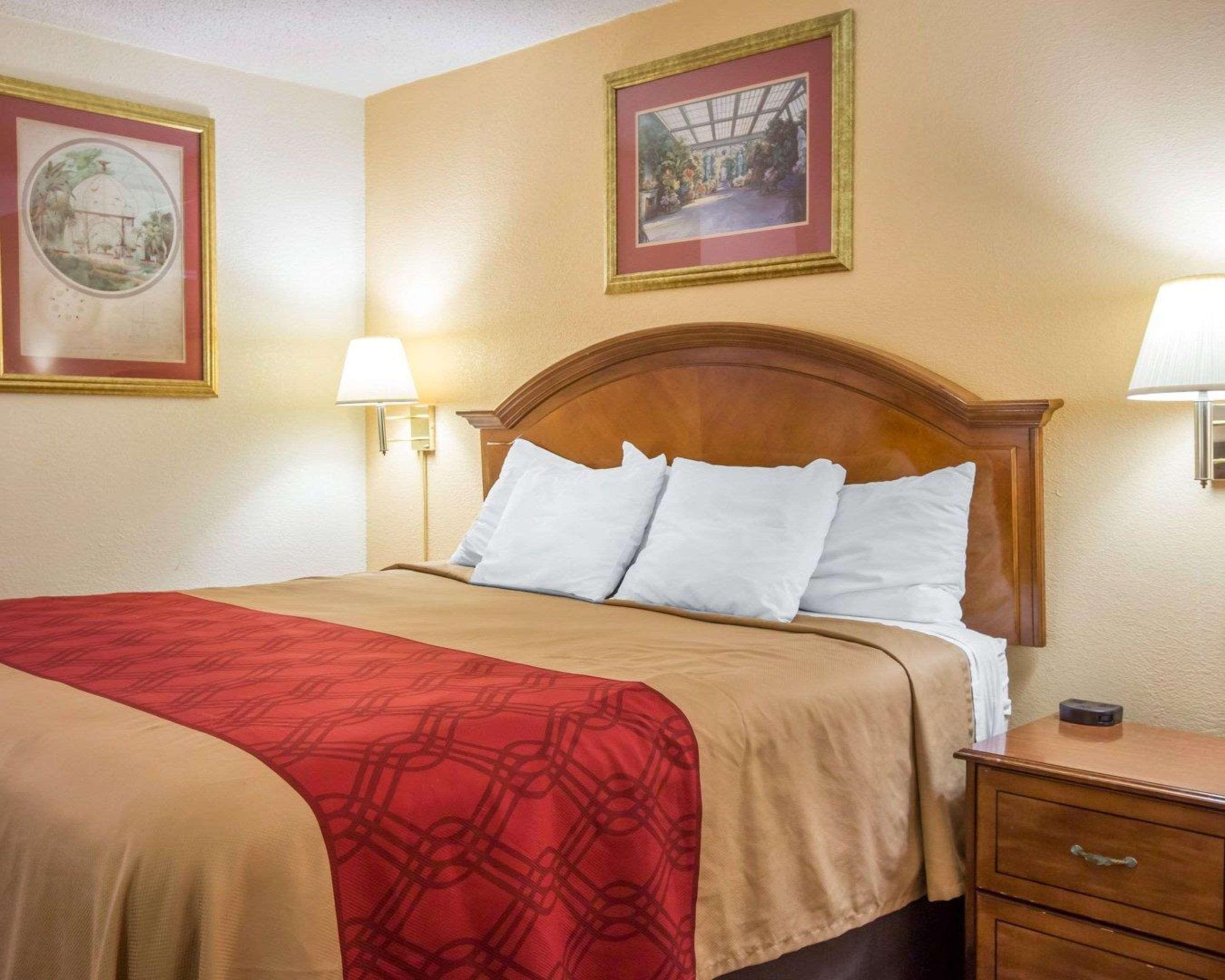 Econo Lodge Inn & Suites Macon Exterior foto