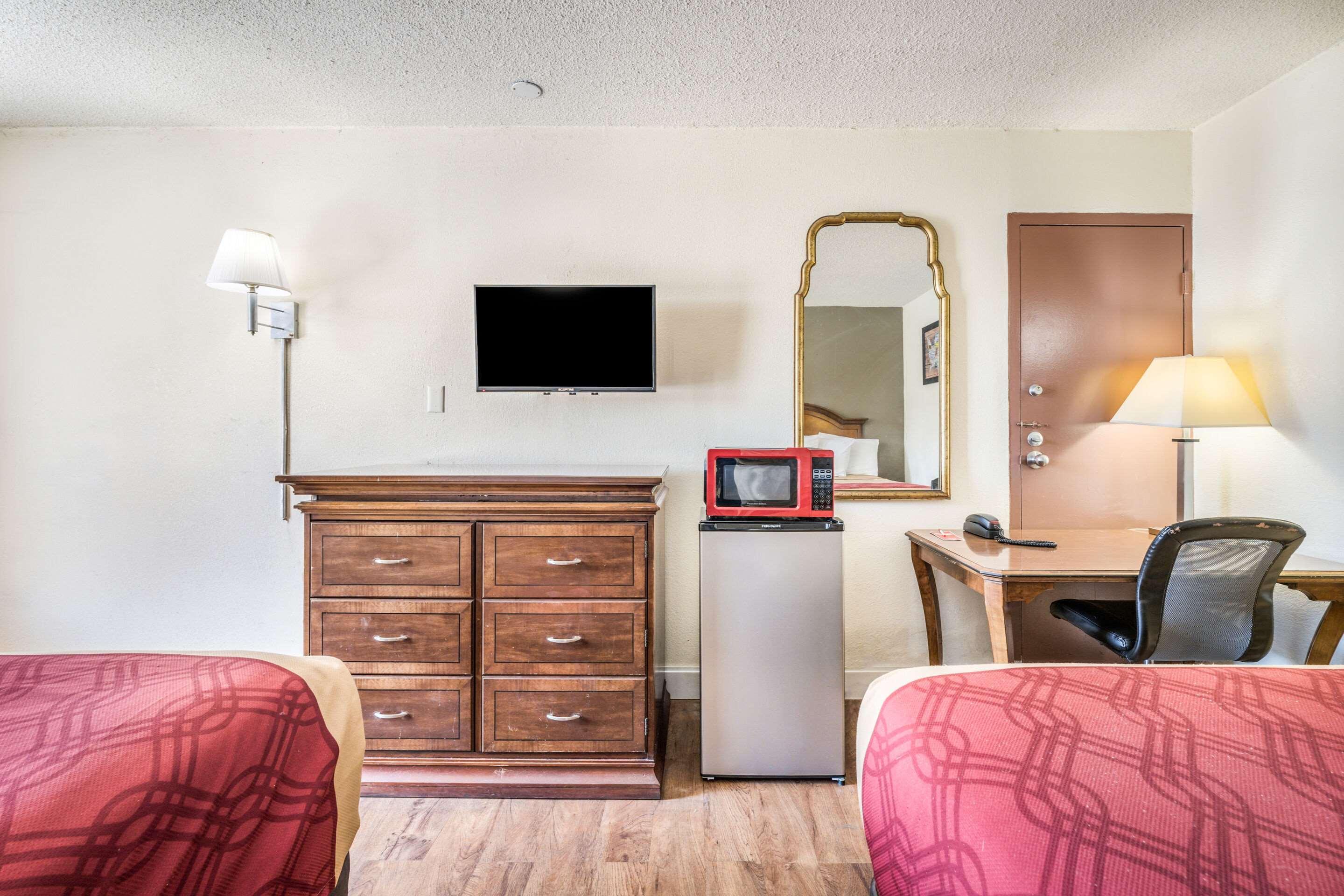 Econo Lodge Inn & Suites Macon Exterior foto