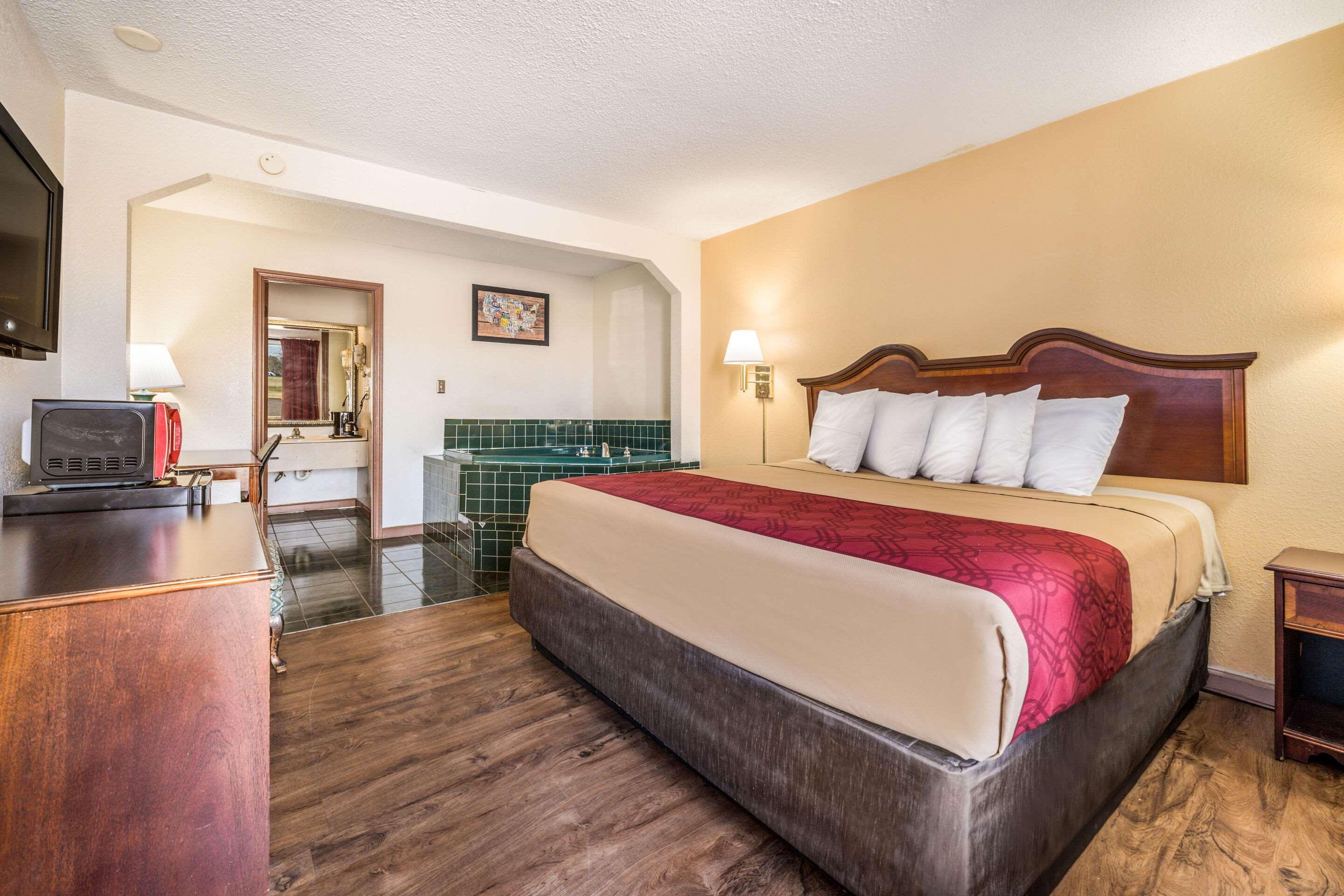 Econo Lodge Inn & Suites Macon Exterior foto